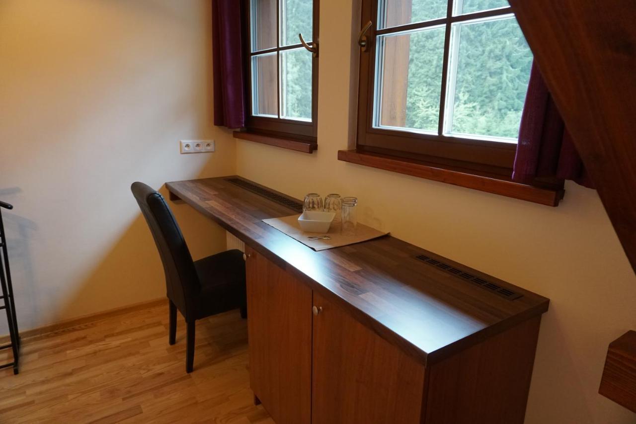 Jezirko Lesni Restaurant & Penzion Jáchymov Zewnętrze zdjęcie