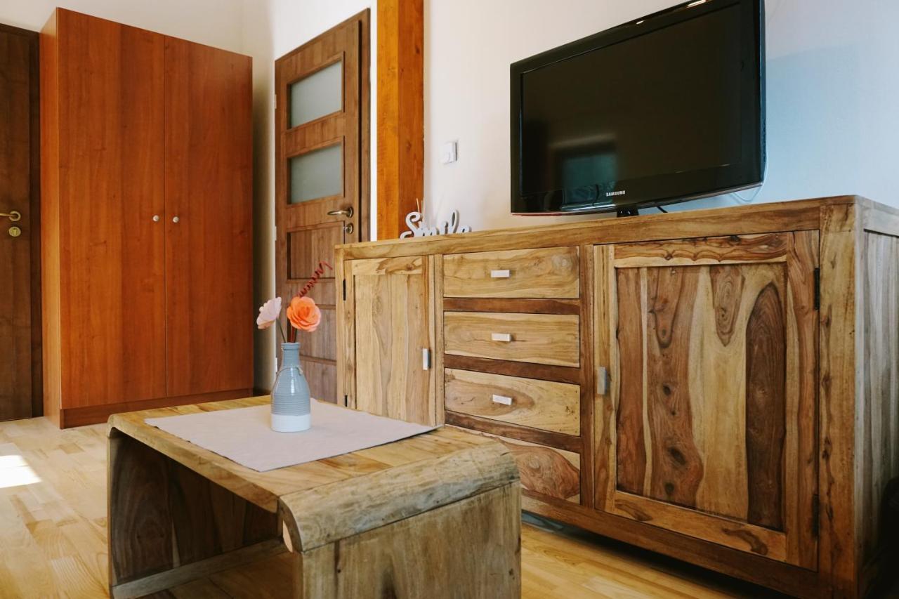 Jezirko Lesni Restaurant & Penzion Jáchymov Zewnętrze zdjęcie