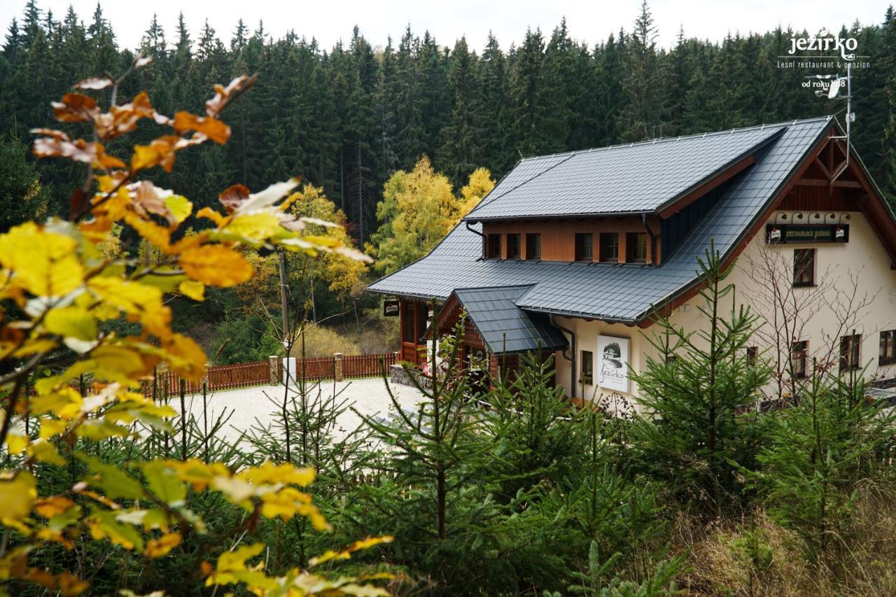 Jezirko Lesni Restaurant & Penzion Jáchymov Zewnętrze zdjęcie