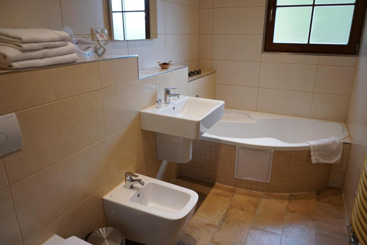 Jezirko Lesni Restaurant & Penzion Jáchymov Zewnętrze zdjęcie